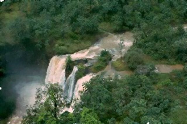 Waterfall near Plei Me.jpg